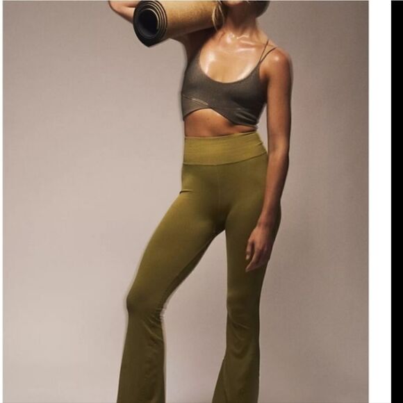 NWOT Movement Free People good karma flare Leggings some with logo some without - Picture 1 of 4